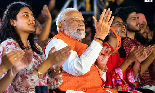 हनुमान अंश के गाने पर झूमे PM मोदी, खंजरी बजाकर बांधा समां