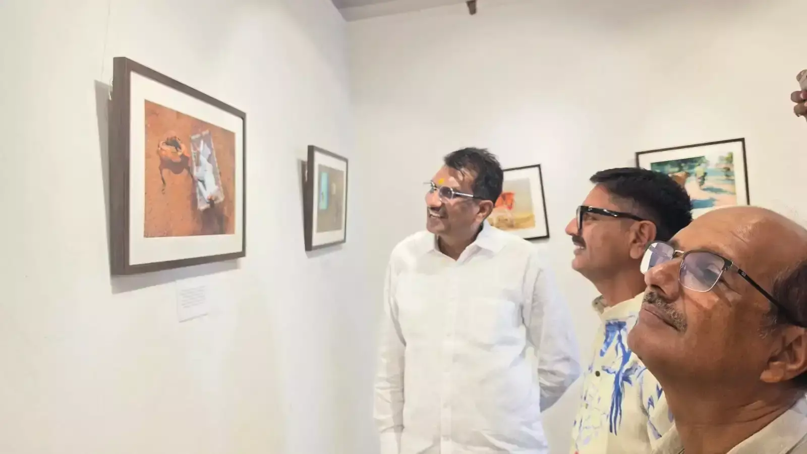 जवाहर कला केंद्र में सजी ‘गौ माता’ फोटो प्रदर्शनी जवाहर कला केंद्र में सजी ‘गौ माता’ फोटो प्रदर्शनी