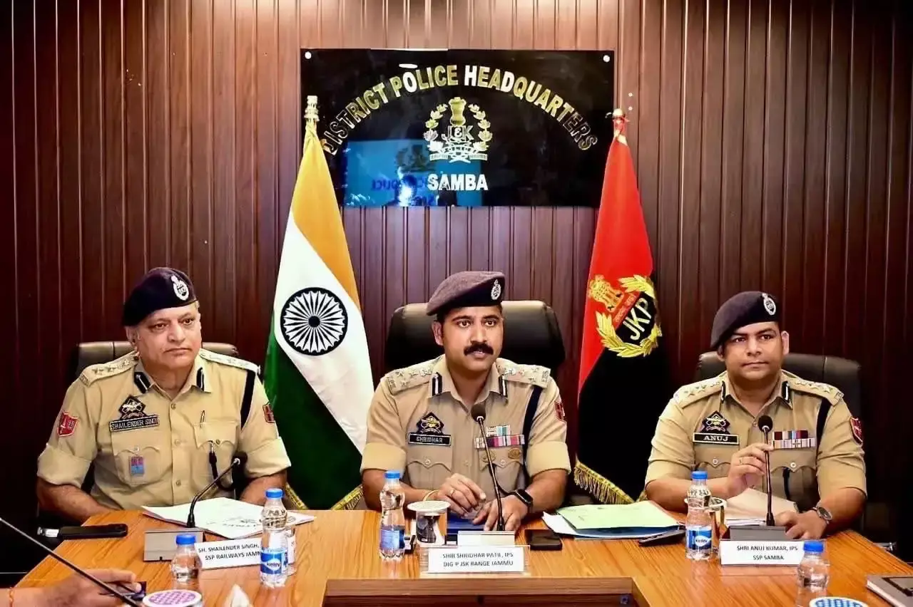 रेलवे सुरक्षा के लिए गश्त और सीसीटीवी बढ़ाने के निर्देश रेलवे सुरक्षा के लिए गश्त और सीसीटीवी बढ़ाने के निर्देश