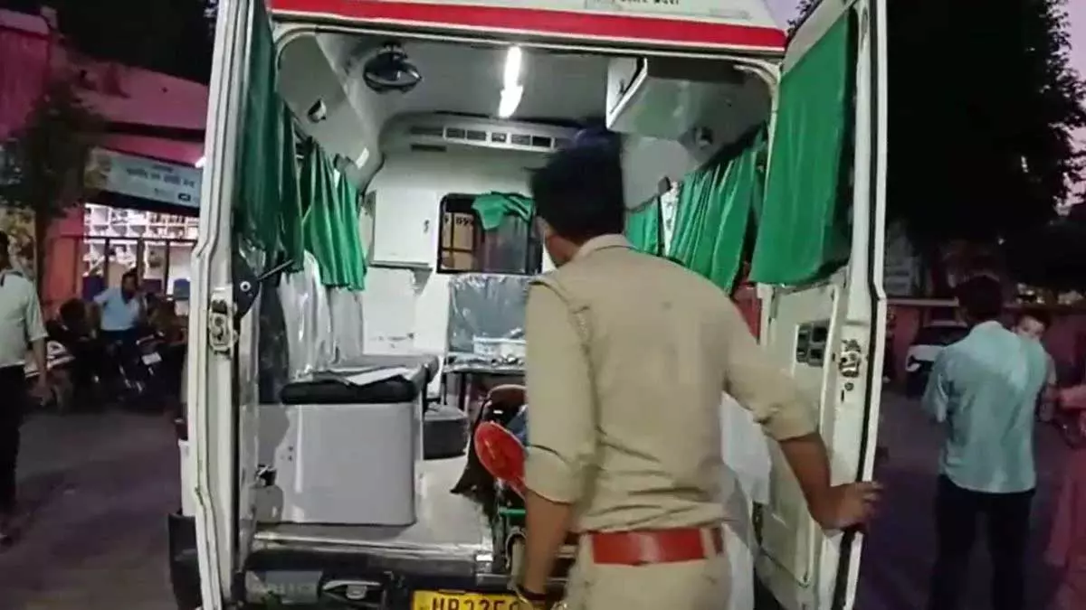 साली की शादी में आया था पति, पत्नी की हत्या के बाद खुद को किया घायल साली की शादी में आया था पति, पत्नी की हत्या के बाद खुद को किया घायल