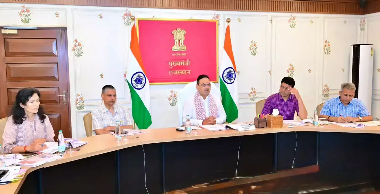 मुख्यमंत्री ने 15 हजार करोड़ की परियोजनाओं की समीक्षा की मुख्यमंत्री ने 15 हजार करोड़ की परियोजनाओं की समीक्षा की