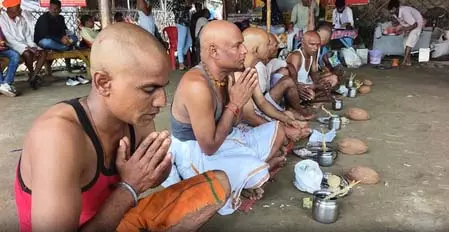पितृ पक्ष 2026: पितरों को कैसे करें खुश, जानें तर्पण-दान का महत्व पितृ पक्ष 2026: पितरों को कैसे करें खुश, जानें तर्पण-दान का महत्व