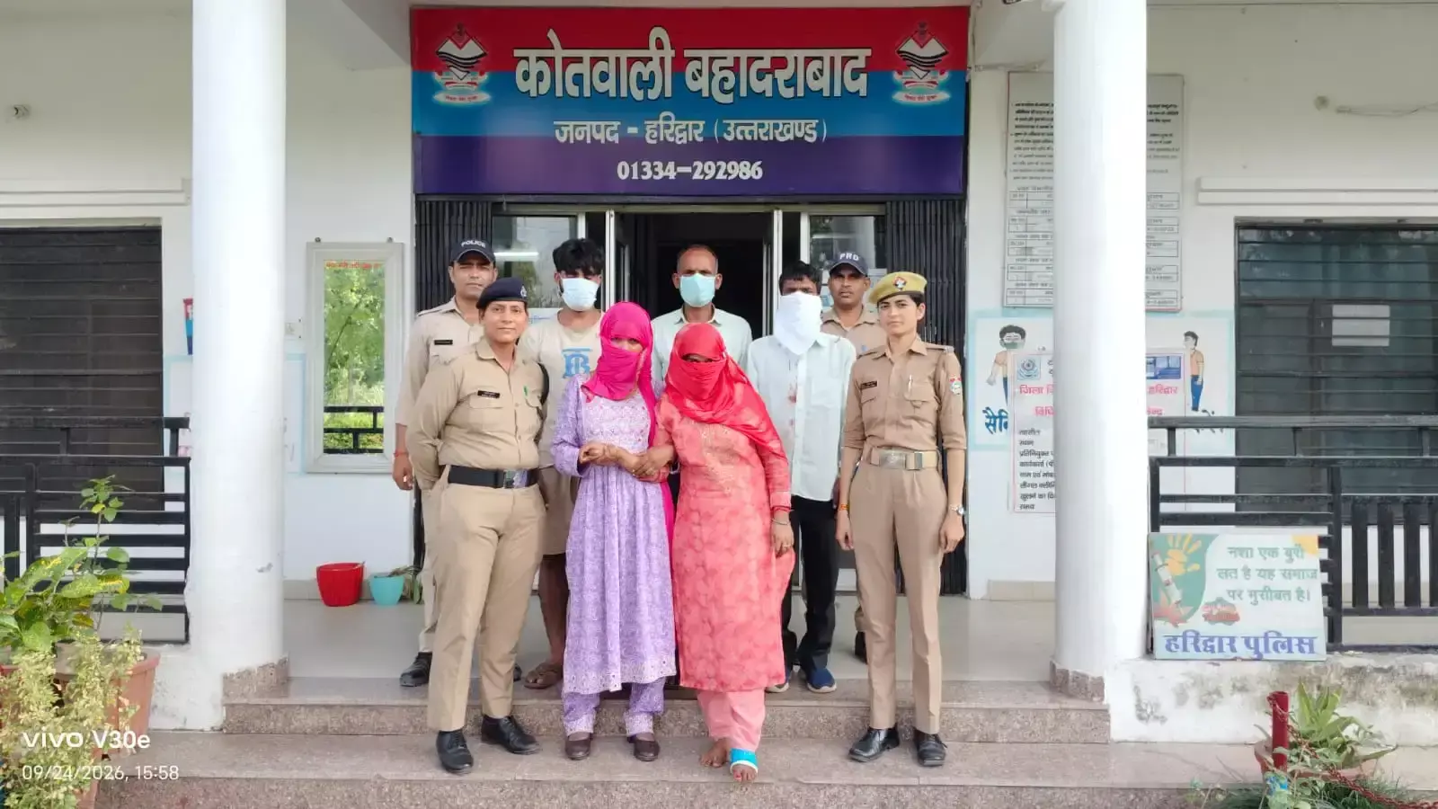 लूट के मामले में दुल्हन समेत पांच आरोपित पुलिस की गिरफ्त में लूट के मामले में दुल्हन समेत पांच आरोपित पुलिस की गिरफ्त में