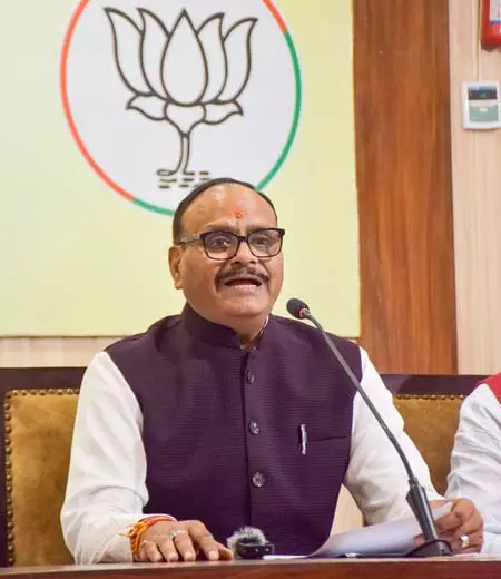 दवा की पर्ची पर हिंदी को तरजीह दें डॉक्टर, मरीज से मातृभाषा में करें संवाद : ब्रजेश पाठक दवा की पर्ची पर हिंदी को तरजीह दें डॉक्टर, मरीज से मातृभाषा में करें संवाद : ब्रजेश पाठक
