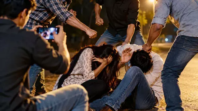 जंगल में प्रेमी जोड़े से मारपीट तीन गिरफ्तार जंगल में प्रेमी जोड़े से मारपीट तीन गिरफ्तार