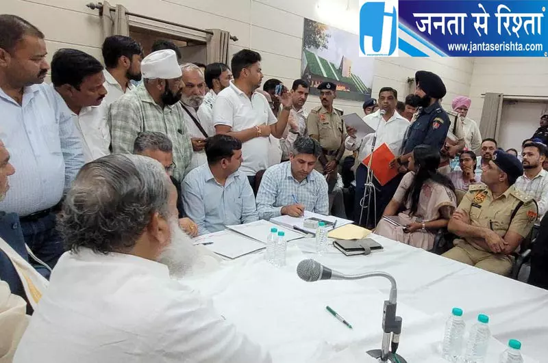 अनिल विज ने अधिकारियों को लगाई फटकार अनिल विज ने अधिकारियों को लगाई फटकार
