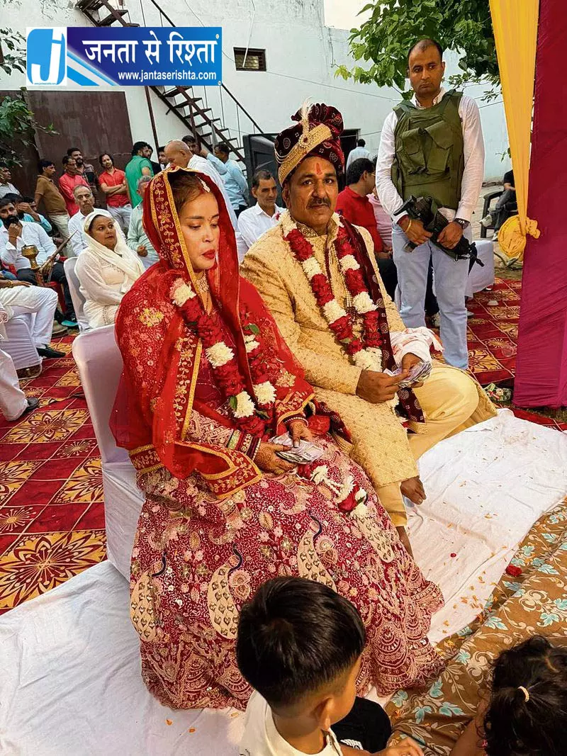 गैंगस्टर ढिल्ला ने कंबोडियाई पार्टनर से की शादी गैंगस्टर ढिल्ला ने कंबोडियाई पार्टनर से की शादी