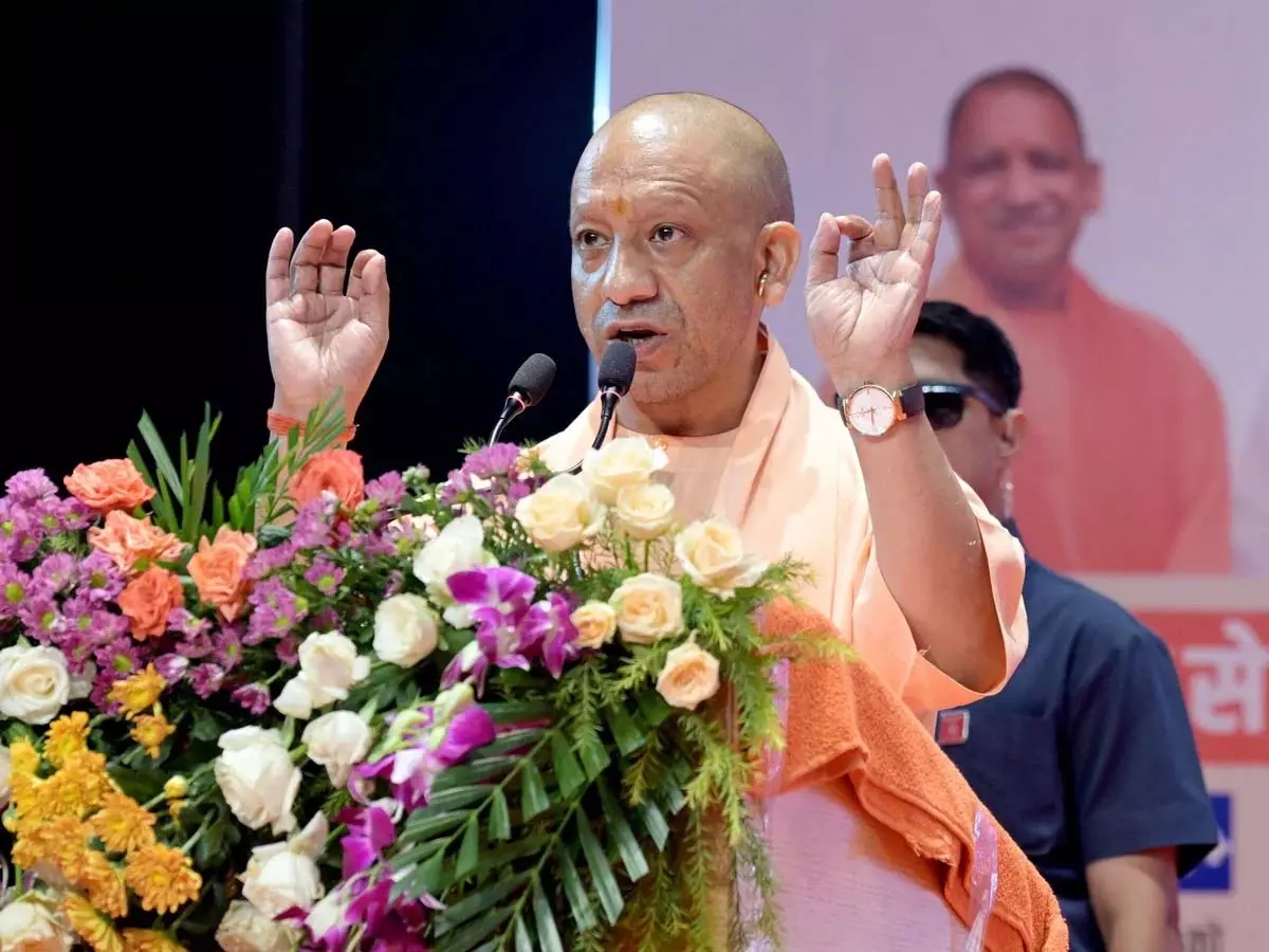 बारिश के बीच CM योगी का बड़ा निर्देश बारिश के बीच CM योगी का बड़ा निर्देश