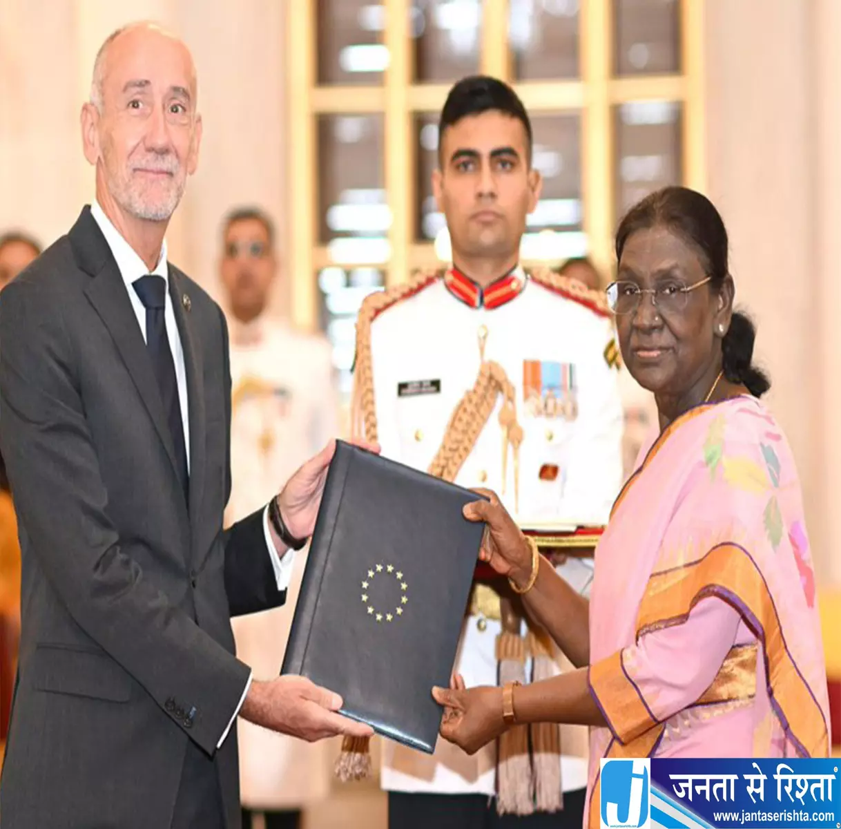 राष्ट्रपति भवन पहुंचे EU राजदूत द्रौपदी मुर्मू को सौंपे क्रेडेंशियल्स राष्ट्रपति भवन पहुंचे EU राजदूत द्रौपदी मुर्मू को सौंपे क्रेडेंशियल्स