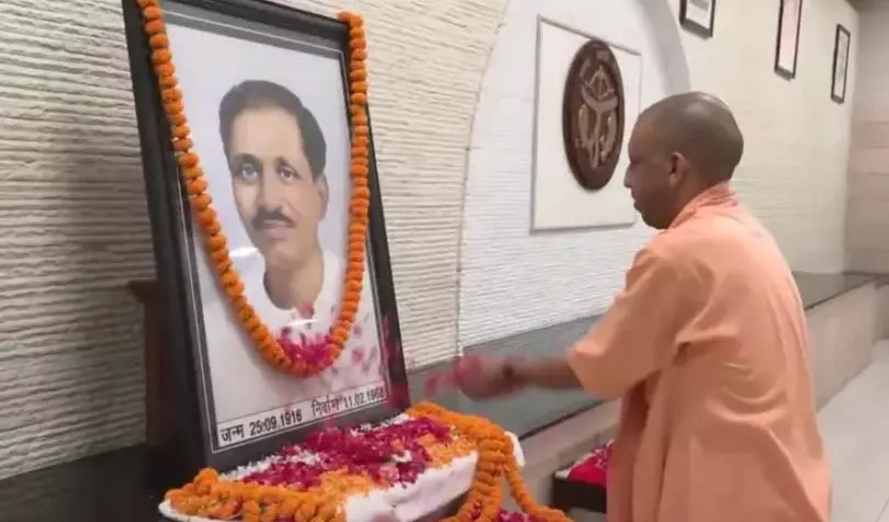 सीएम योगी ने पंडित दीनदयाल उपाध्याय को दी श्रद्धांजलि सीएम योगी ने पंडित दीनदयाल उपाध्याय को दी श्रद्धांजलि