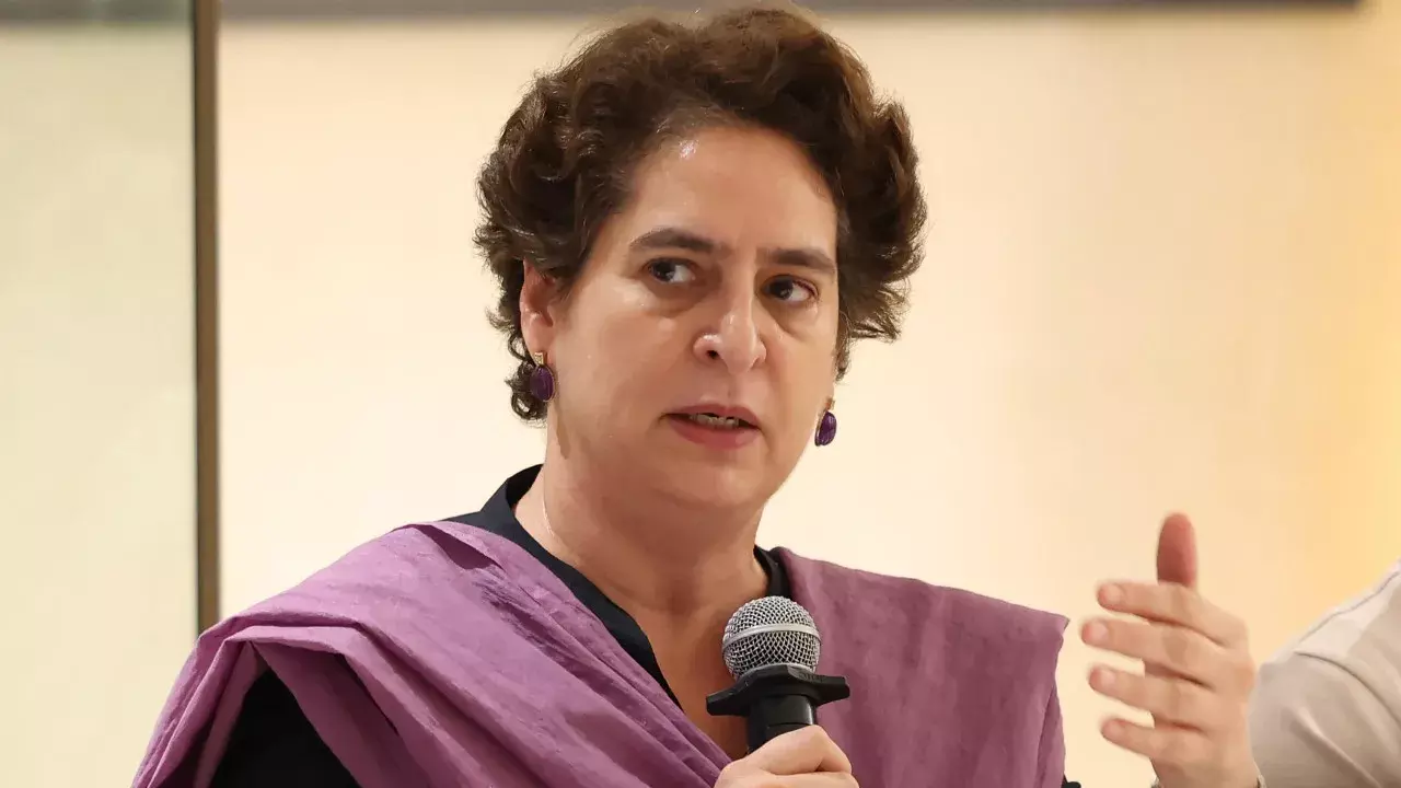 ECI विवाद: प्रियंका गांधी बोलीं- बीजेपी बहाने बनाना बंद करे ECI विवाद: प्रियंका गांधी बोलीं- बीजेपी बहाने बनाना बंद करे