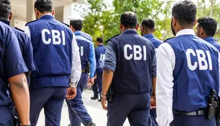 अमेरिकी नागरिकों से साइबर ठगी: सीबीआई ने अंतरराष्ट्रीय धोखाधड़ी रैकेट के मुख्य आरोपी को दबोचा अमेरिकी नागरिकों से साइबर ठगी: सीबीआई ने अंतरराष्ट्रीय धोखाधड़ी रैकेट के मुख्य आरोपी को दबोचा