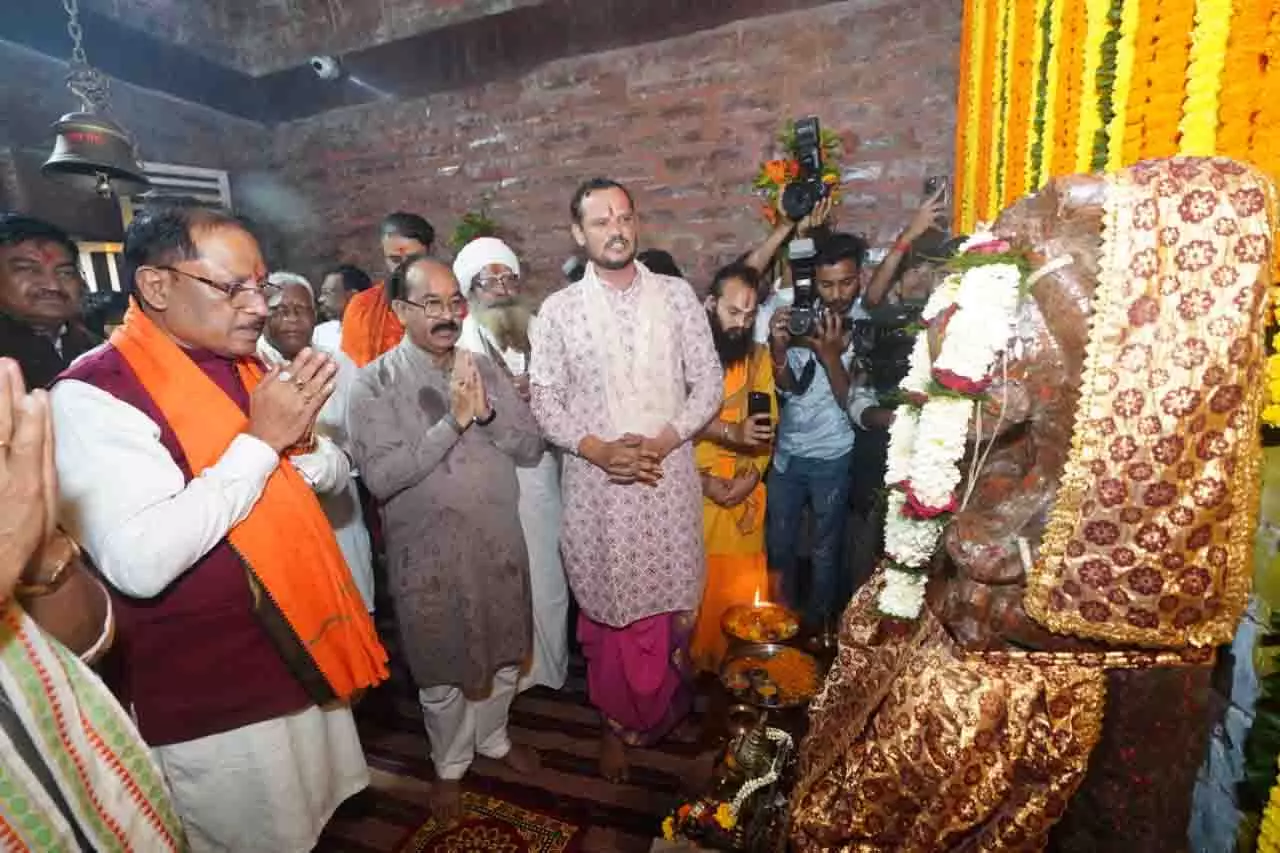 मुख्यमंत्री विष्णुदेव साय ने मदकूद्वीप के प्राचीन मंदिरों में की पूजा-अर्चना मुख्यमंत्री विष्णुदेव साय ने मदकूद्वीप के प्राचीन मंदिरों में की पूजा-अर्चना