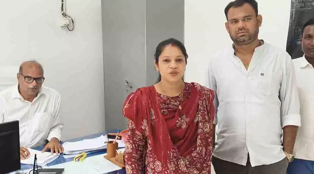 अपने नाम जमीन की रजिस्ट्री पर महिला किसान चंद्रकांता को 9,510 रुपये की राहत अपने नाम जमीन की रजिस्ट्री पर महिला किसान चंद्रकांता को 9,510 रुपये की राहत