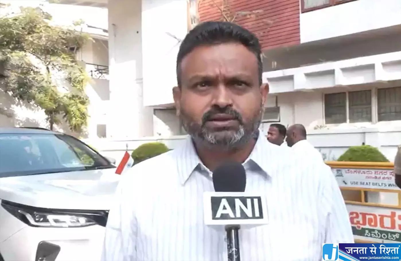 बिजली कनेक्शन काटने पर विवाद MLC पर दो अधिकारियों से मारपीट का आरोप बिजली कनेक्शन काटने पर विवाद MLC पर दो अधिकारियों से मारपीट का आरोप