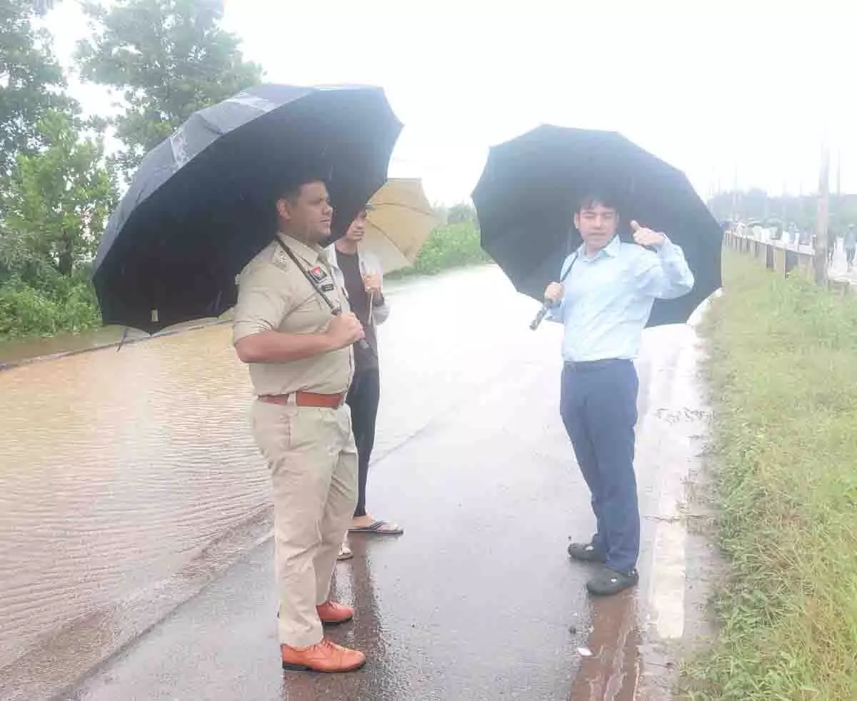 बस्तर में चक्रवाती तूफान ‘अर्नब’ का असर, मूसलाधार बारिश से बाढ़ की स्थिति, प्रशासन ने संभाला मोर्चा बस्तर में चक्रवाती तूफान ‘अर्नब’ का असर, मूसलाधार बारिश से बाढ़ की स्थिति, प्रशासन ने संभाला मोर्चा