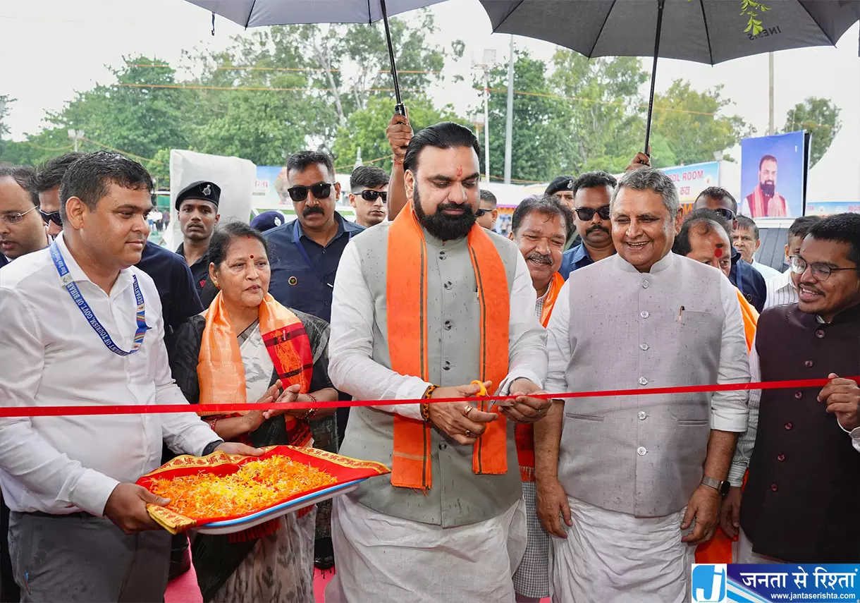 गयाजी पहुंचे CM सम्राट चौधरी विष्णुपद मंदिर में की पूजा गयाजी पहुंचे CM सम्राट चौधरी विष्णुपद मंदिर में की पूजा