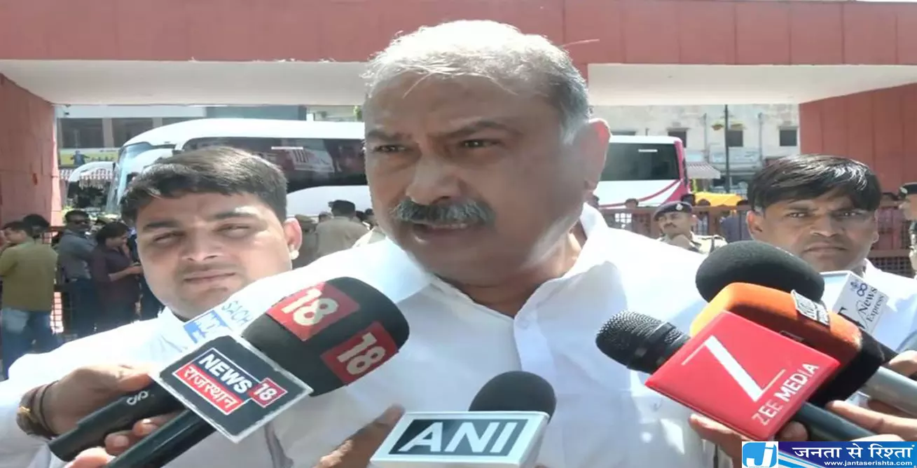 नगर निगम में एंट्री से रोके जाने का आरोप कांग्रेस नेताओं ने किया विरोध नगर निगम में एंट्री से रोके जाने का आरोप कांग्रेस नेताओं ने किया विरोध