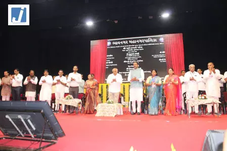 गुजरात के भावनगर को 738 करोड़ की सौगात, नए कलेक्टर कार्यालय का उद्घाटन गुजरात के भावनगर को 738 करोड़ की सौगात, नए कलेक्टर कार्यालय का उद्घाटन
