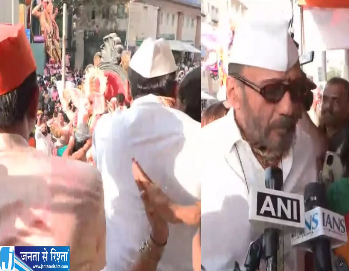 लालबागचा राजा के विसर्जन जुलूस में पहुंचे जैकी श्रॉफ दिया सफाई का संदेश लालबागचा राजा के विसर्जन जुलूस में पहुंचे जैकी श्रॉफ दिया सफाई का संदेश