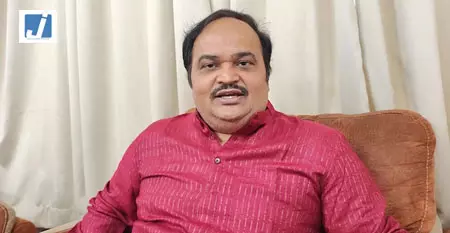 मुकेश सहनी के बयान को लेकर भड़के आनंद दुबे, बोले- लोकतंत्र में हिंसा की कोई जगह नहीं मुकेश सहनी के बयान को लेकर भड़के आनंद दुबे, बोले- लोकतंत्र में हिंसा की कोई जगह नहीं