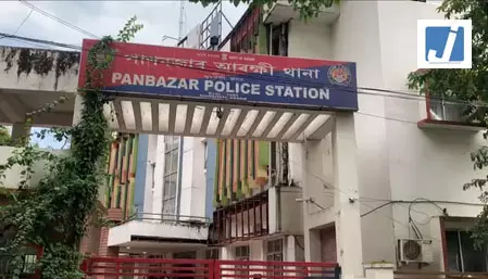 बांग्लादेशी नागरिक होने के संदेह में दो लोग गिरफ्तार, नकली आधार कार्ड बरामद बांग्लादेशी नागरिक होने के संदेह में दो लोग गिरफ्तार, नकली आधार कार्ड बरामद