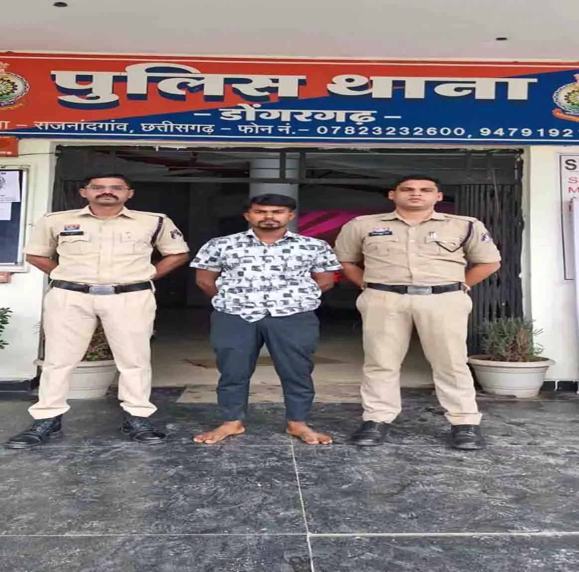 फोटो-वीडियो वायरल करने की धमकी देकर किया दुष्कर्म, युवक गिरफ्तार फोटो-वीडियो वायरल करने की धमकी देकर किया दुष्कर्म, युवक गिरफ्तार
