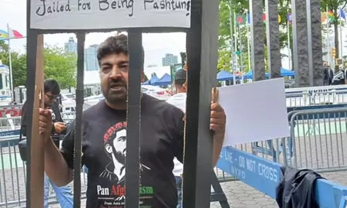 शहबाज शरीफ के संबोधन के दौरान बलूच और पश्तून कार्यकर्ताओं ने जताया व‍िरोध, यूएन परिसर के बाहर क‍िया प्रदर्शन