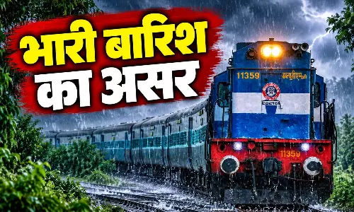 बारिश का असर रेल यातायात पर भी पड़ा, रायपुर आने वाली कई ट्रेनें लेट, यात्रियों की बढ़ी परेशानी बारिश का असर रेल यातायात पर भी पड़ा, रायपुर आने वाली कई ट्रेनें लेट, यात्रियों की बढ़ी परेशानी