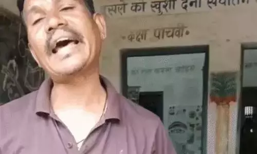 नशे में स्कूल पहुंचा हेडमास्टर, बोला- जहां शिकायत करना है कर लो