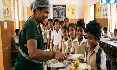 बच्चों की थाली में अब मछली, स्कूलों के मिड-डे मील में बड़ा बदलाव बच्चों की थाली में अब मछली, स्कूलों के मिड-डे मील में बड़ा बदलाव
