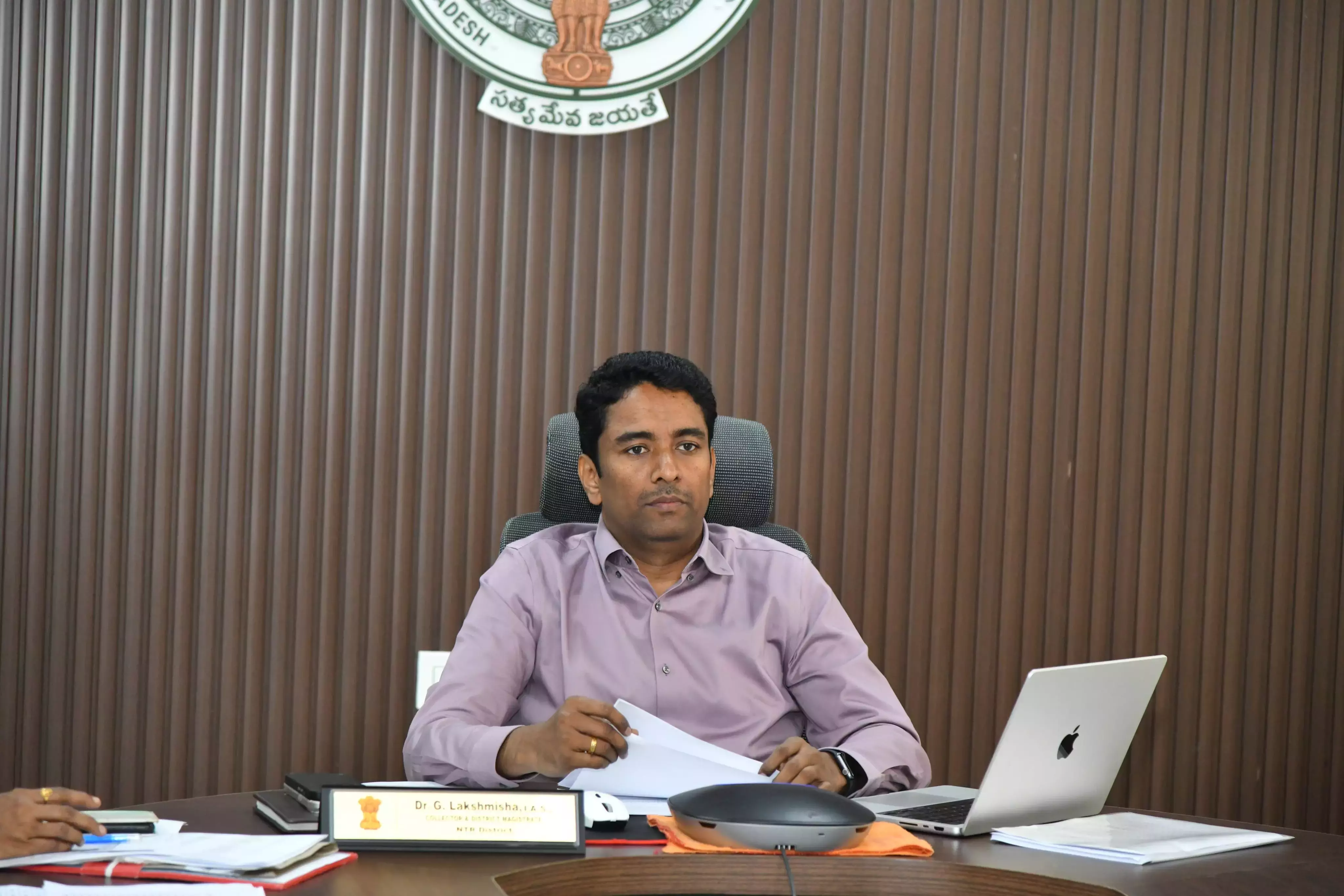 इंद्रकीलाद्री पर भारी बारिश के कारण चट्टानें खिसकीं; गिरिप्रदक्षिणा रद्द इंद्रकीलाद्री पर भारी बारिश के कारण चट्टानें खिसकीं; गिरिप्रदक्षिणा रद्द