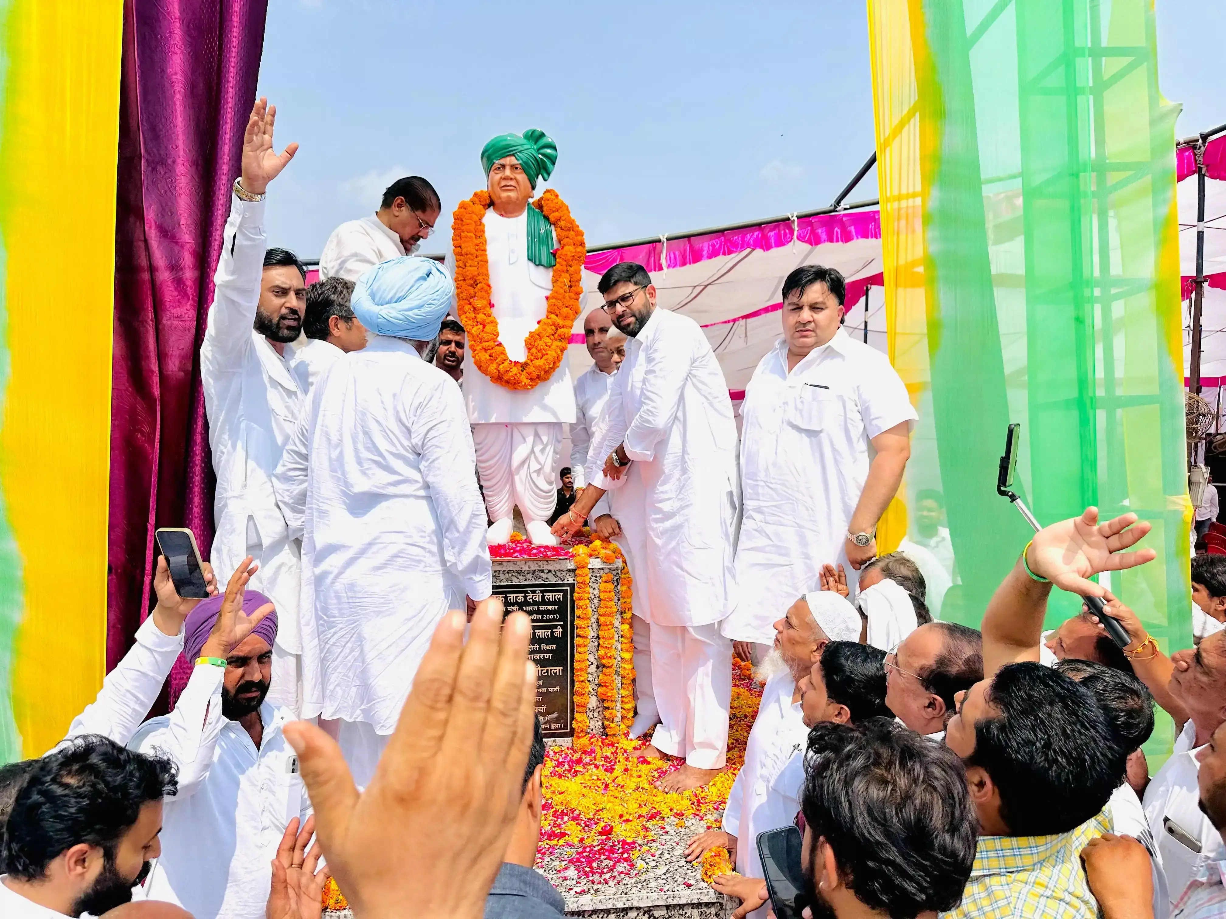 देवीलाल के योगदान को अजय चौटाला ने किया स्मरण देवीलाल के योगदान को अजय चौटाला ने किया स्मरण