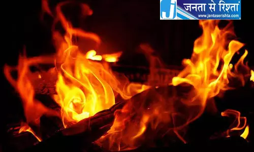 हल्दीराम आउटलेट वाली इमारत में लगी आग