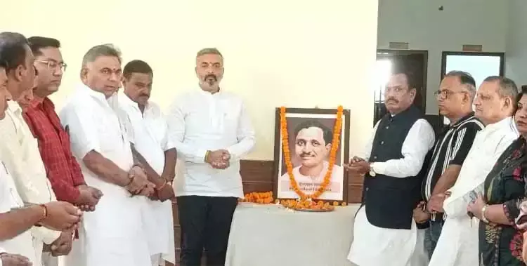 जयंती पर पंडित दीनदयाल को भाजपा कार्यकर्ताओं ने दी श्रद्धांजलि