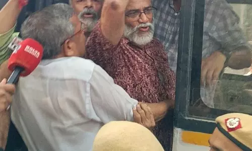 SIR के खिलाफ प्रदर्शन कई हिरासत में