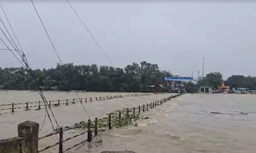 महादेव घाट मार्ग पर बढ़ा जलस्तर, आवागमन बाधित, VIDEO महादेव घाट मार्ग पर बढ़ा जलस्तर, आवागमन बाधित, VIDEO