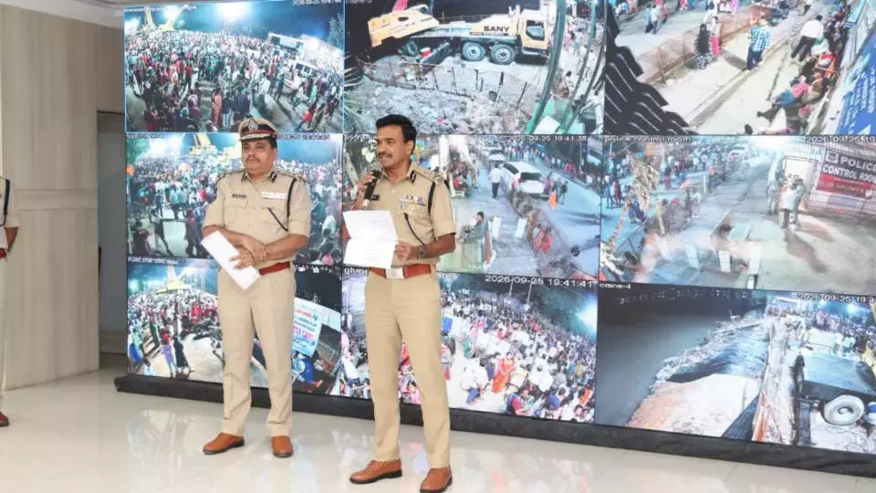 पूरे तेलंगाना में 88,000 गणेश प्रतिमाएं विसर्जित की गईं, प्रक्रिया शनिवार सुबह तक समाप्त हो जाएगी: डीजीपी पूरे तेलंगाना में 88,000 गणेश प्रतिमाएं विसर्जित की गईं, प्रक्रिया शनिवार सुबह तक समाप्त हो जाएगी: डीजीपी