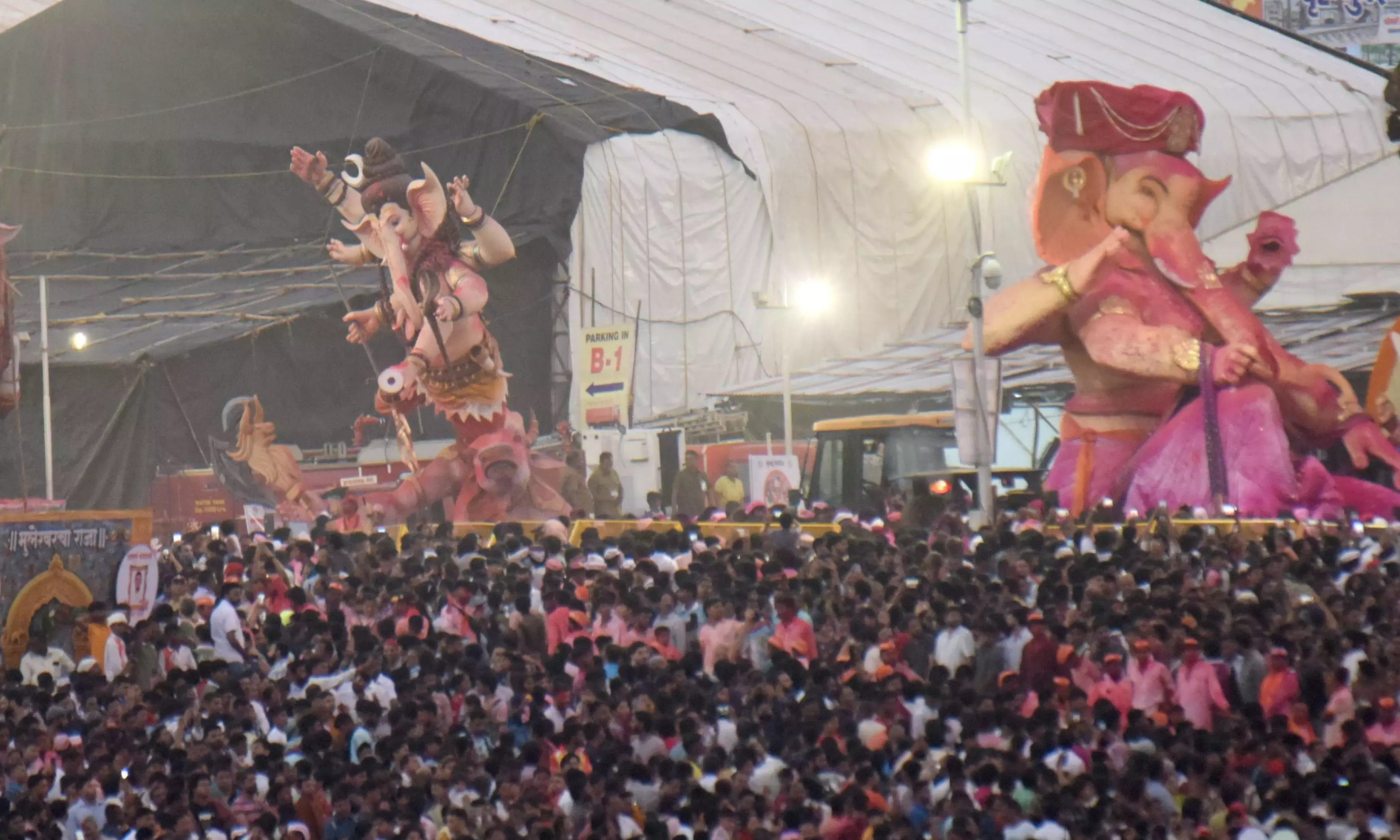 Telangana: 1 लाख से अधिक गणेश प्रतिमाएं विसर्जित, प्रक्रिया दोपहर तक समाप्त होने की संभावना Telangana: 1 लाख से अधिक गणेश प्रतिमाएं विसर्जित, प्रक्रिया दोपहर तक समाप्त होने की संभावना