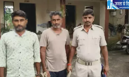 ट्रेन से विदेशी शराब की तस्करी, स्टेशन परिसर से तस्कर गिरफ्तार