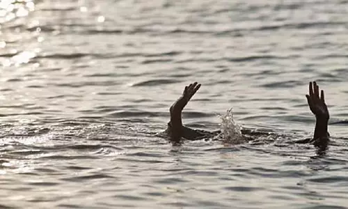 रील्स बनाने के लिए मशहूर युवक खाड़ी में डूबकर लापता, सर्च ऑपरेशन जारी रील्स बनाने के लिए मशहूर युवक खाड़ी में डूबकर लापता, सर्च ऑपरेशन जारी