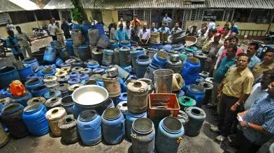 नागालैंड: जहरीली शराब पीने से 19 लोगों की मौत, 19 गिरफ्तार नागालैंड: जहरीली शराब पीने से 19 लोगों की मौत, 19 गिरफ्तार