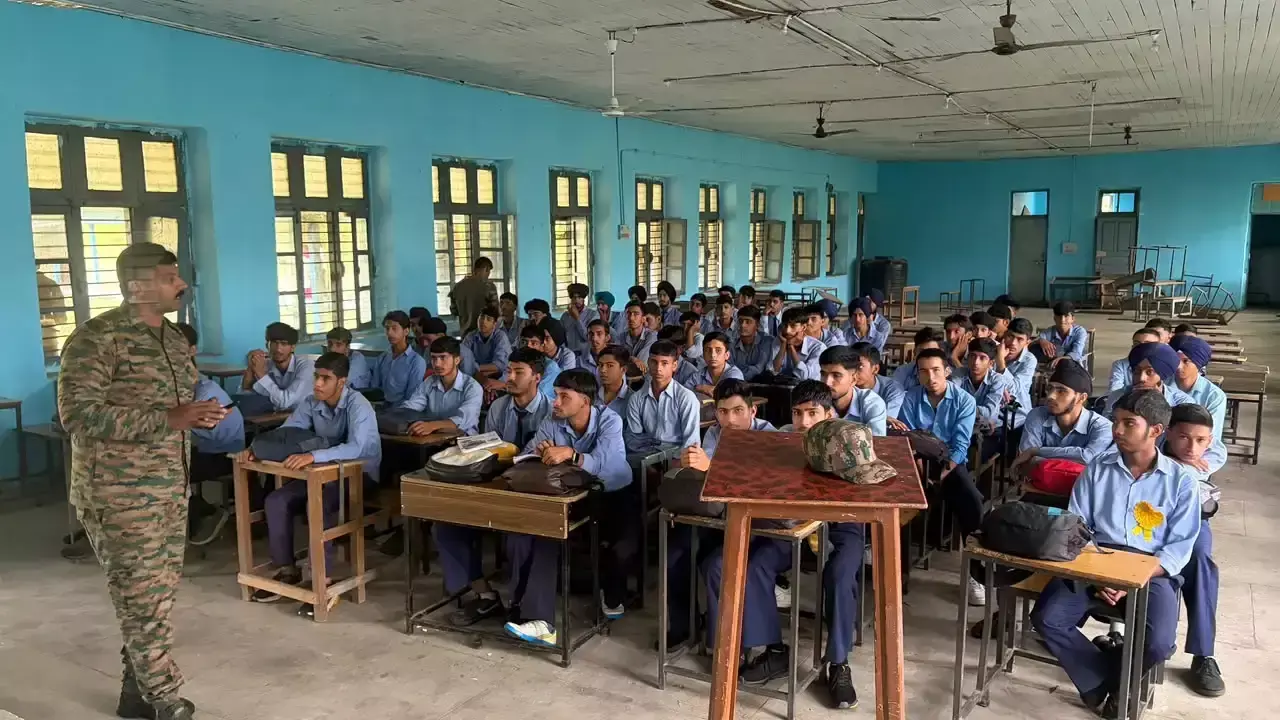 विद्यार्थियों को भविष्य के करियर विकल्पों से कराया परिचित