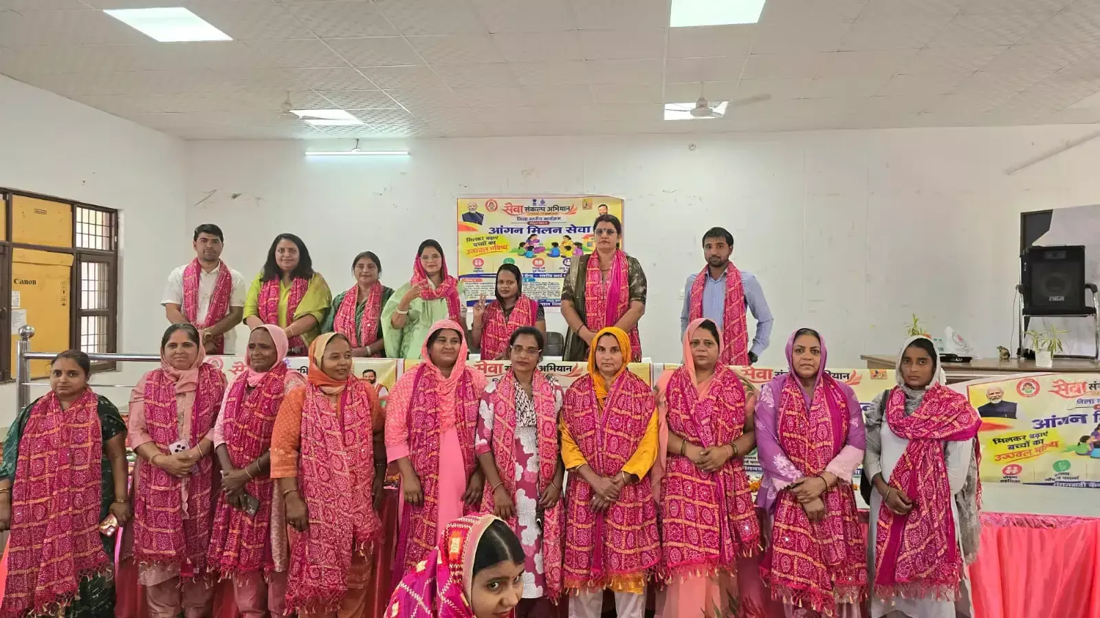 आंगन मिलन सेवा कार्यक्रम में उत्कृष्ट कार्यकर्ताओं का सम्मान आंगन मिलन सेवा कार्यक्रम में उत्कृष्ट कार्यकर्ताओं का सम्मान