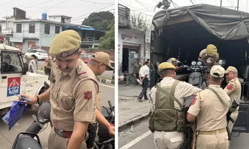 एसएसपी मोहिता शर्मा ने किया पैदल मार्च, नियम तोड़ने वालों पर कार्रवाई