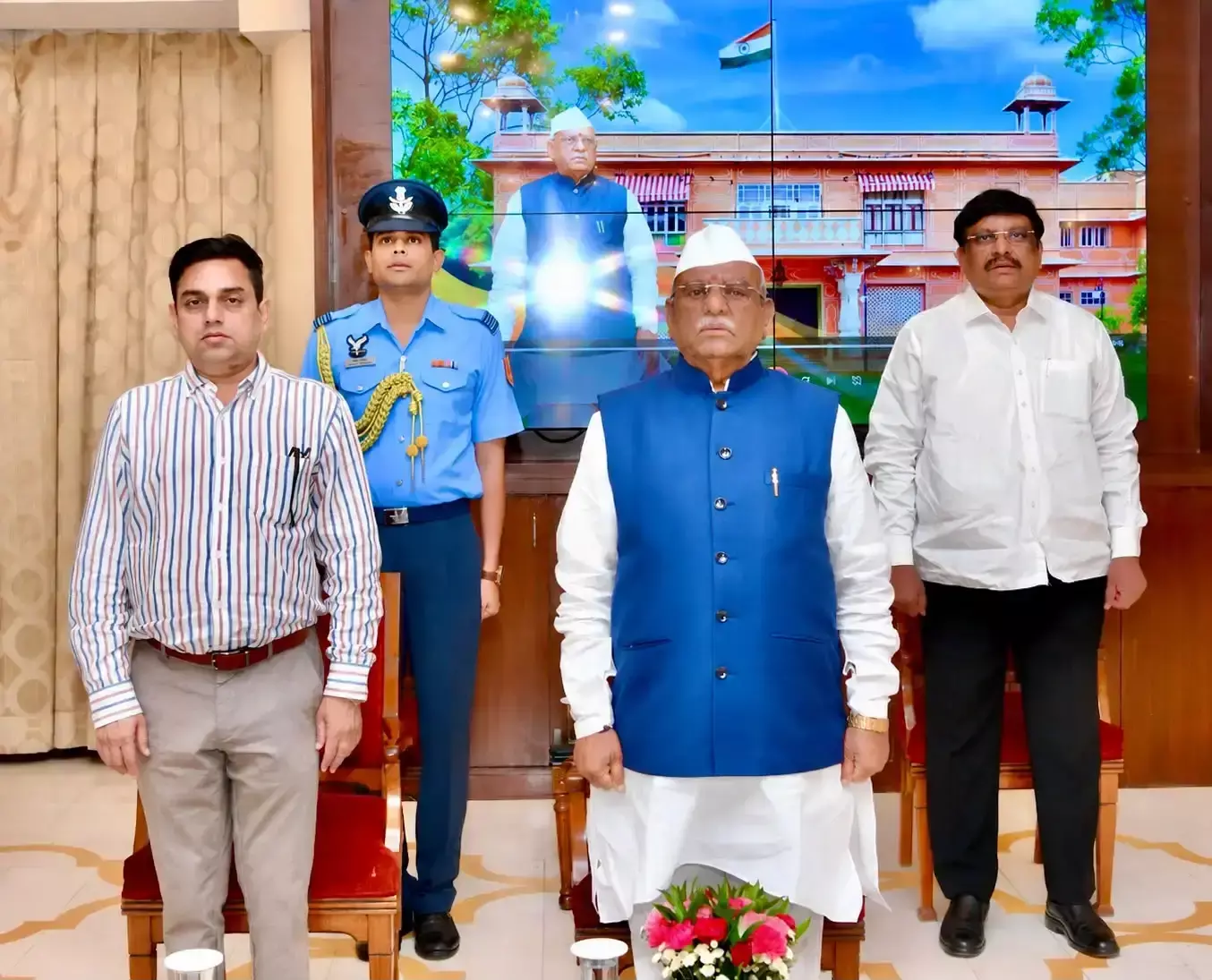 नमामि भारतम् के तहत लोकभवन में जुटे लोग, गाया वंदे मातरम्