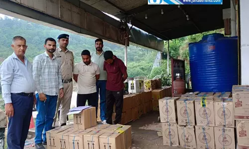 केवल चंडीगढ़ में बिक्री वाली शराब जब्त