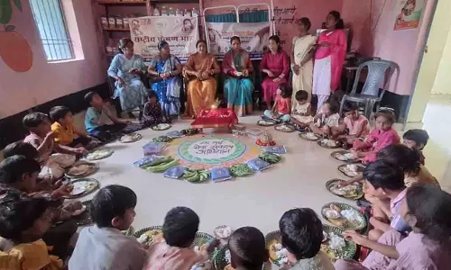 आंगन मिलन सेवा के तहत सक्षम आंगनबाड़ी केंद्र में नेवता भोज और महिलाओं का सम्मान आंगन मिलन सेवा के तहत सक्षम आंगनबाड़ी केंद्र में नेवता भोज और महिलाओं का सम्मान
