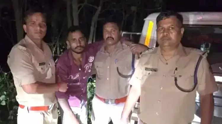 बदमाशों ने पुलिस पर चलाई गोलियां, जवाबी फायरिंग में एक घायल
