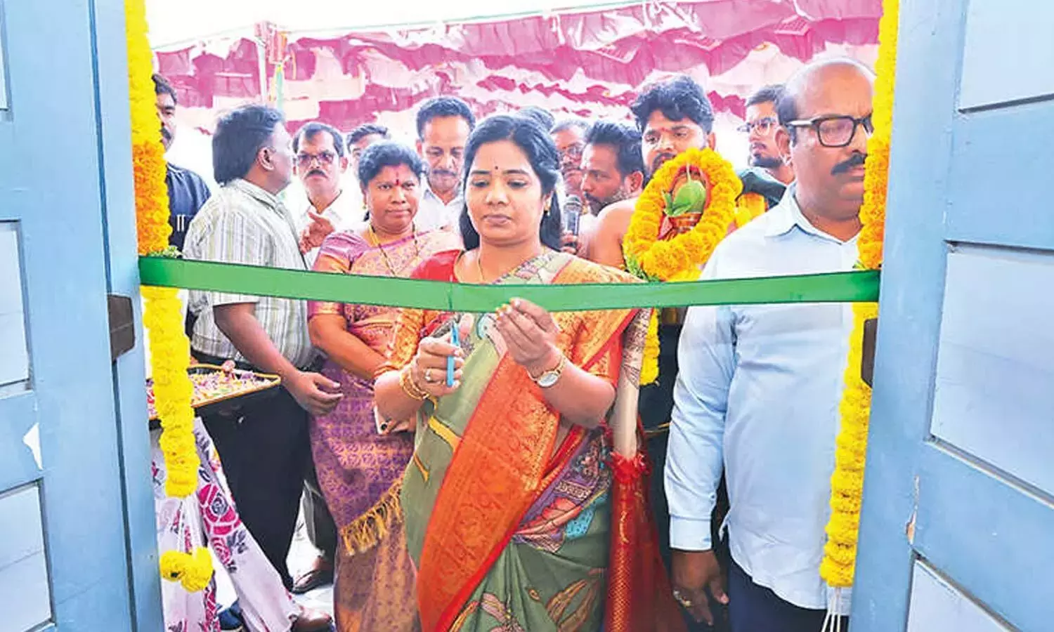 Andhra: कलेक्टर जिला परिषदों के विशेष अधिकारियों के रूप में कार्यभार संभालते हैं